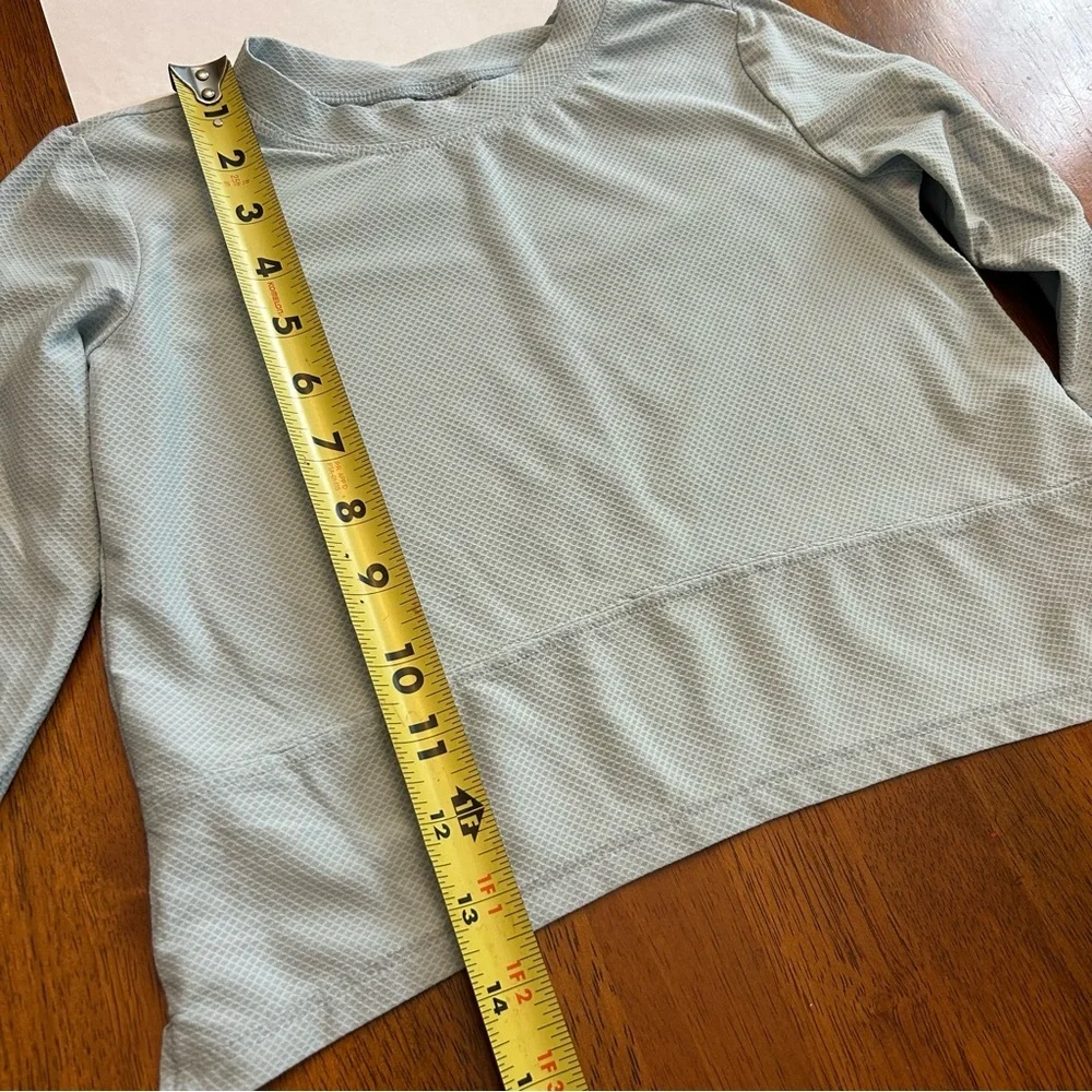 Old Navy Active Go-Dry Athletic Long Sleeve Top | Kids XS (5) | Light Blue